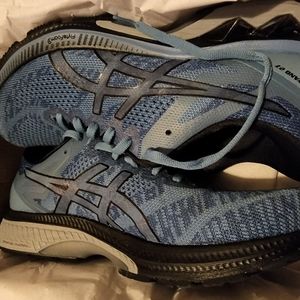 Like New Asics tennis shoes